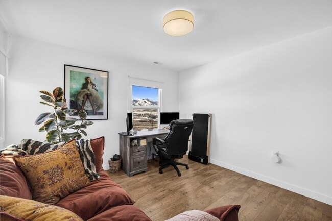 Building Photo - SILVER CREEK HORSE PROPERTY