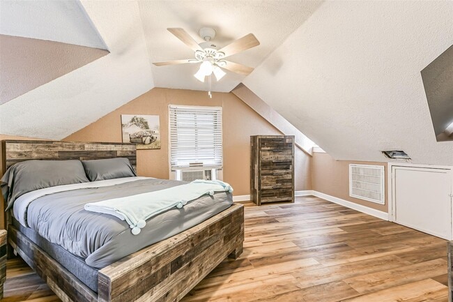 Building Photo - 1421 Winnie St