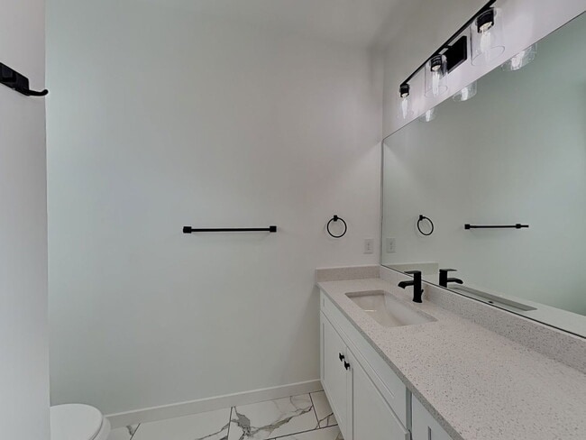 Building Photo - 1120 Bismarck Rd