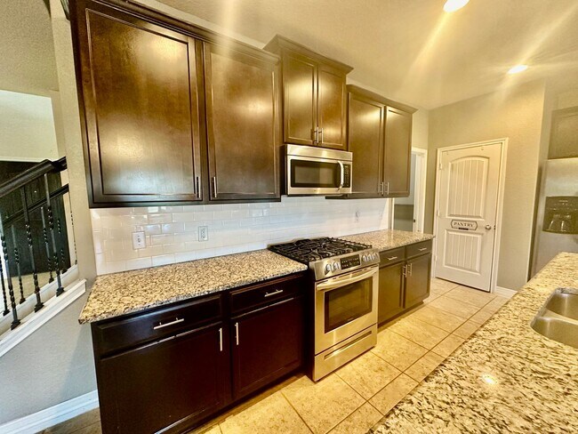 Building Photo - 1010 Bar Z Ranch