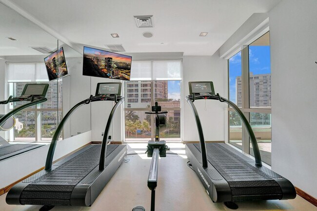 Building Photo - 101 S Fort Lauderdale Beach Blvd