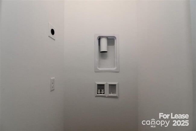 Building Photo - 3967 Newhall Dr NW