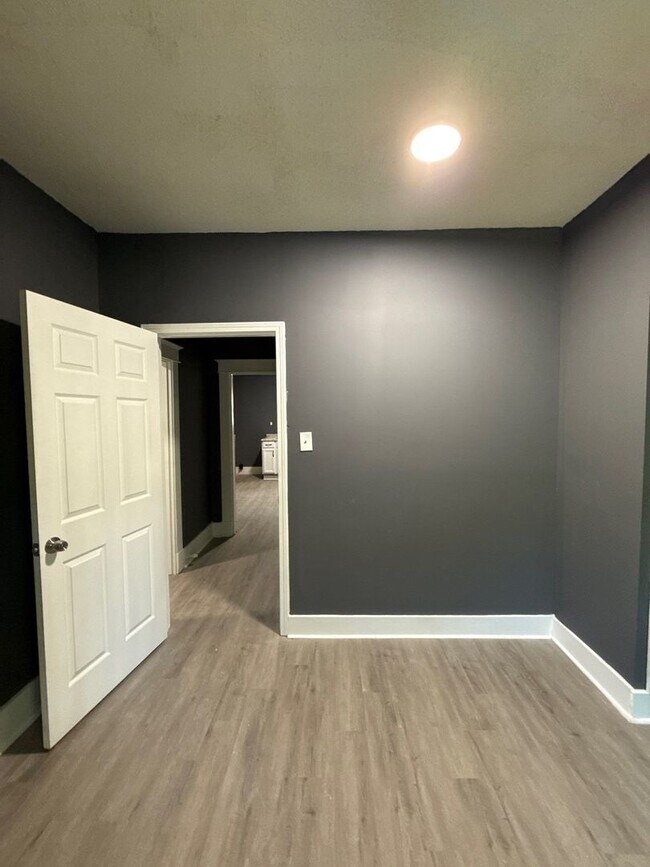 Building Photo - Fully Renovated Home in Binghampton – Section 8 Welcome!