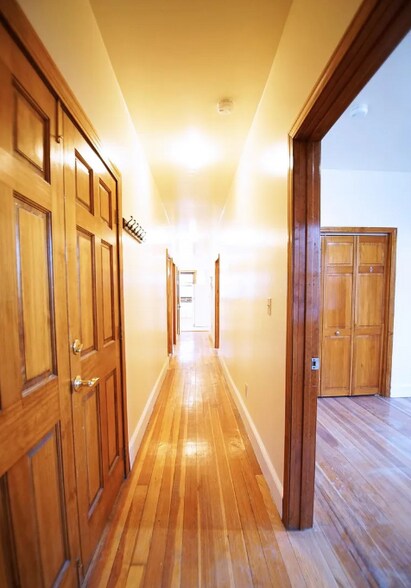 Building Photo - 369 Centre St