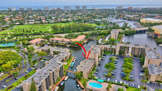 Building Photo - 6 Royal Palm Way