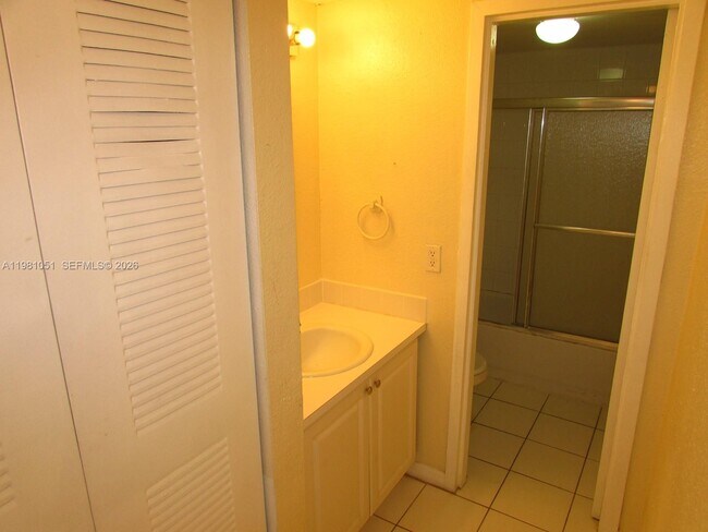 Building Photo - 5100 SW 41st St