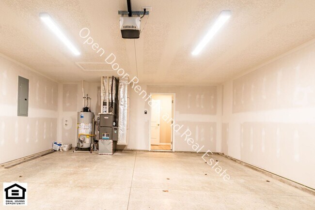 Building Photo - 305 Toledo St