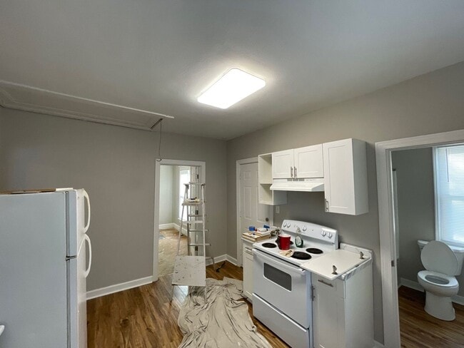 Building Photo - 3 Bedroom 1 Bathroom Home