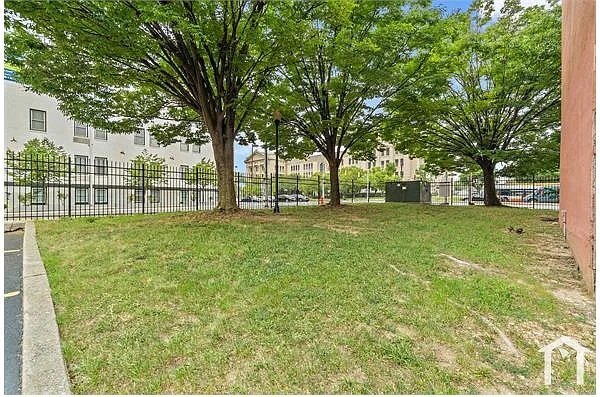 Building Photo - 317 E North Ave