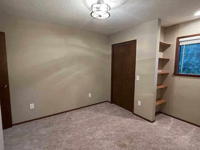 Building Photo - 3-bedroom Nature Retreat Near Lake Whatcom in a Park-Like Setting