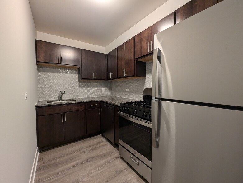 Building Photo - 542 W Surf St