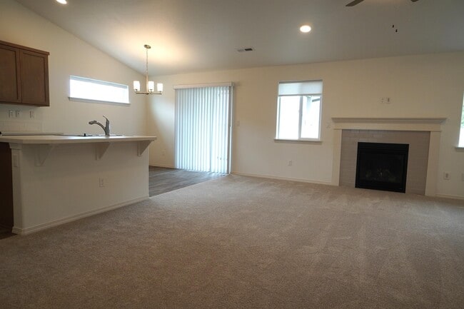 Building Photo - 1402 Hayhook St