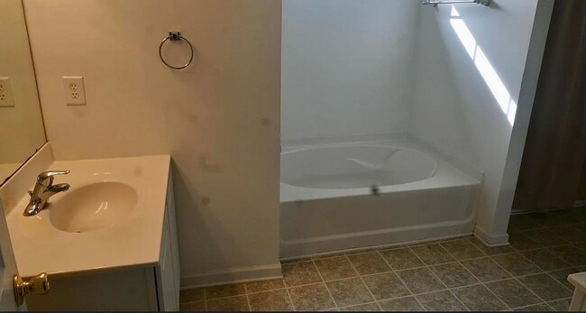 Building Photo - 412 Cape Jasmine Way