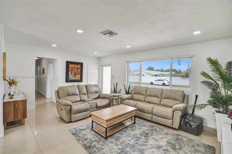 Building Photo - 5811 SW 95th Ct
