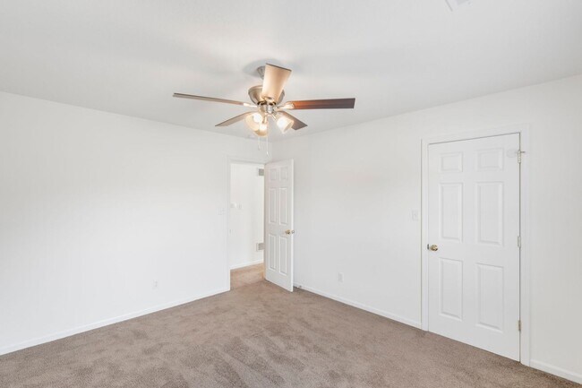 Building Photo - 5001-5003 Betty Jean Way