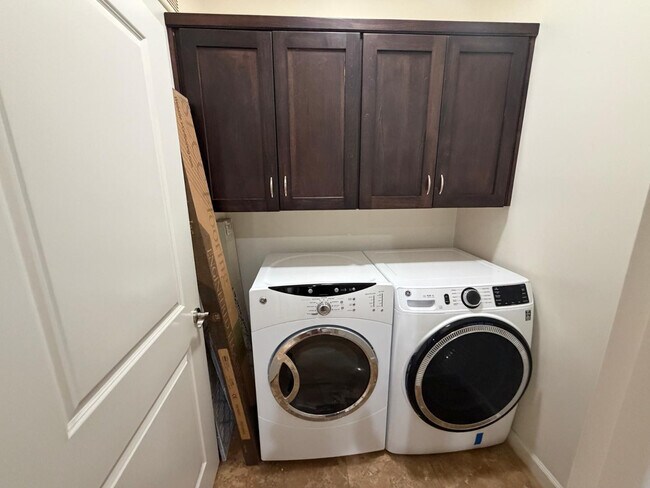 Building Photo - 7291 N Scottsdale Rd