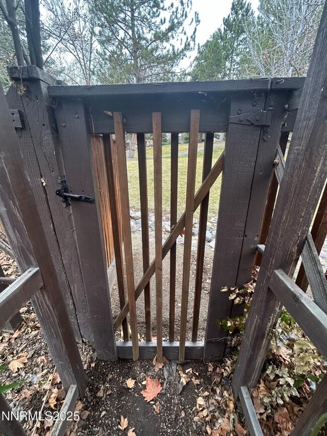 Building Photo - 655 E Riverview Cir