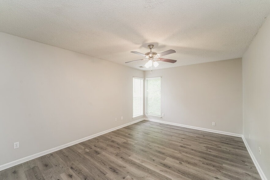 Building Photo - 8400 Woodford Bridge Dr