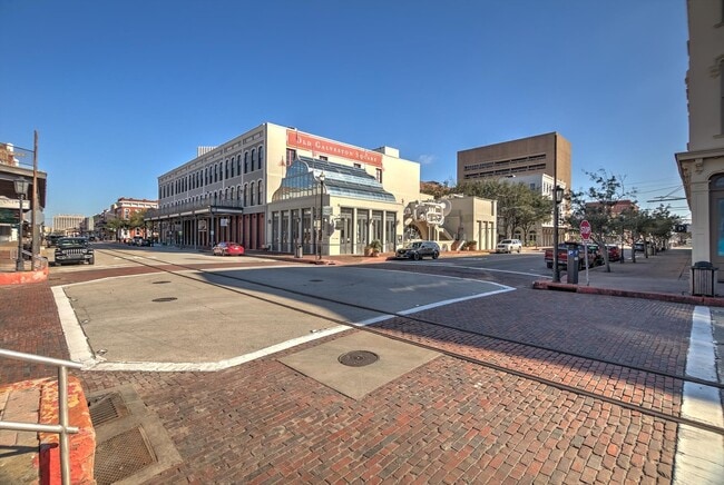 Building Photo - 2206 The Strand