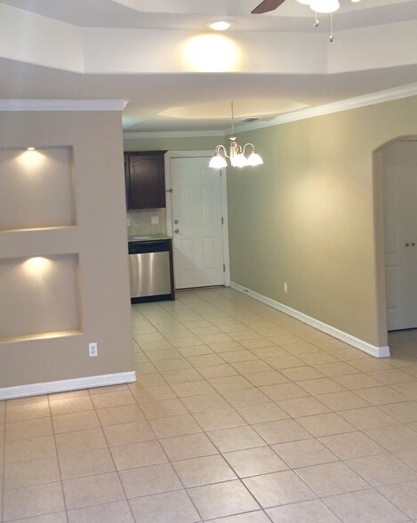 COZY,MODERN, CLEAN!! - 3604 Fairmont Ave