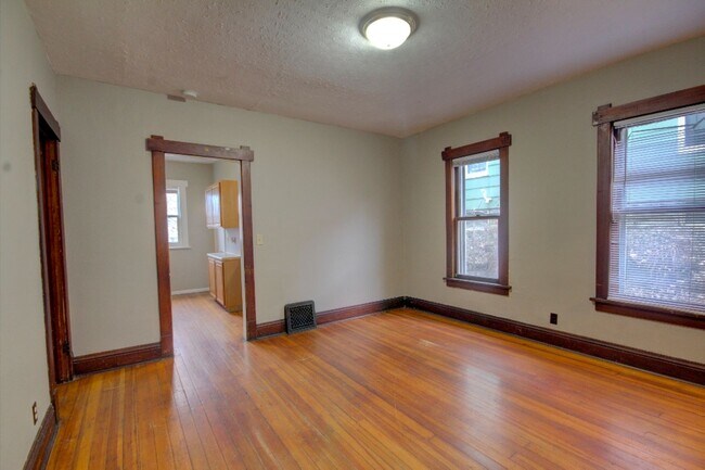 Building Photo - SL AAC907