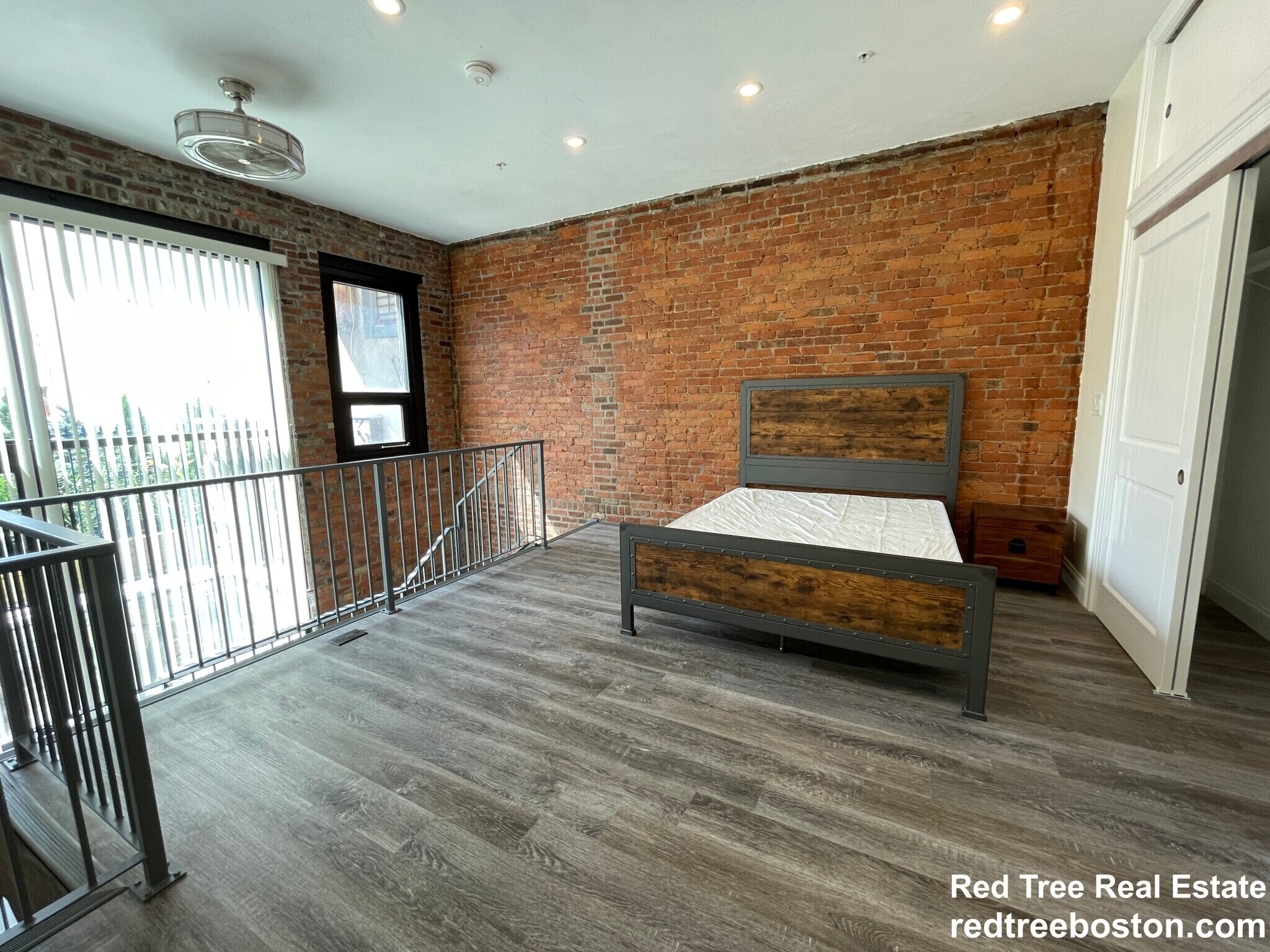 Building Photo - 1028a Commonwealth Ave