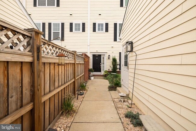 Building Photo - 610 Marina Landing Ln