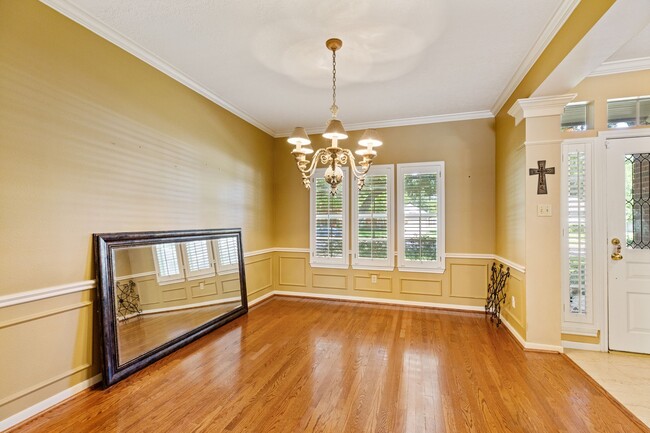 Building Photo - 7435 River Garden Dr