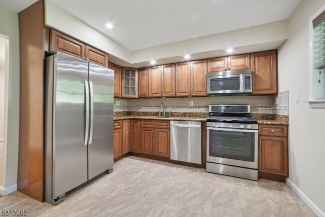 Building Photo - 8 Brookside Heights