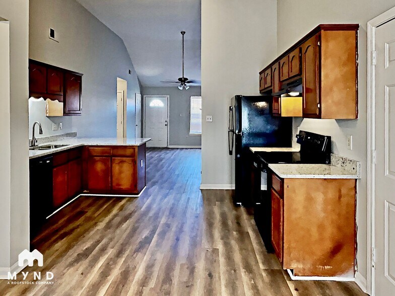 Building Photo - 724 Stuckert Dr