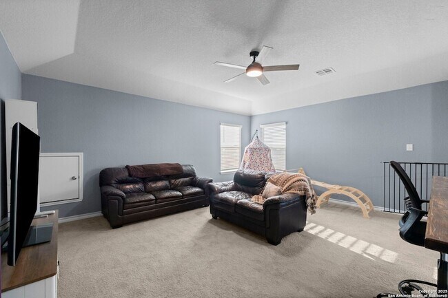 Building Photo - 511 Diamond Shls