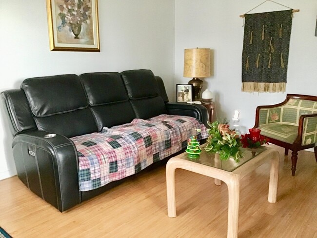 Building Photo - 84 Brighton B