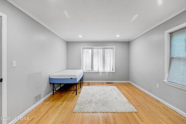Building Photo - 201 Golf Rd