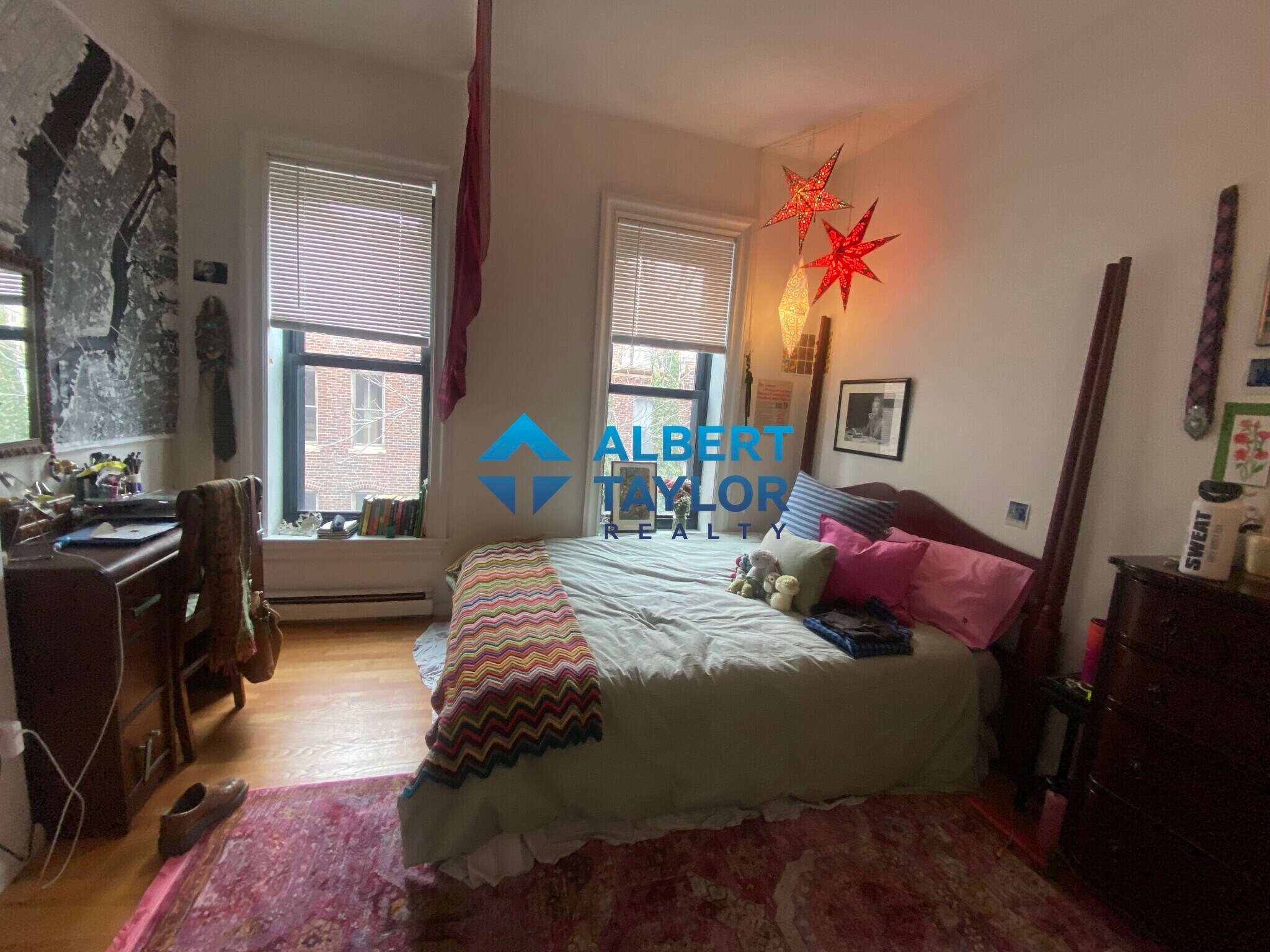 Building Photo - 24 Isabella St