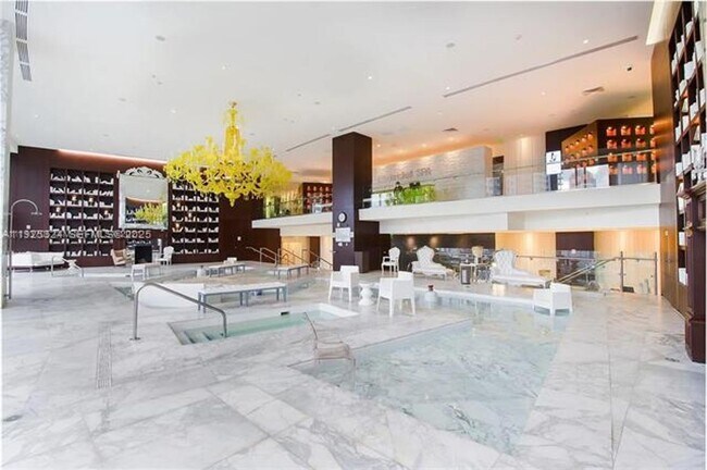 Building Photo - 495 Brickell Ave