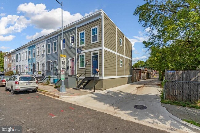 Building Photo - 635 20th St NE