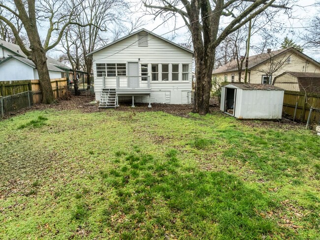 Building Photo - Freshly Updated 3 Bedroom House