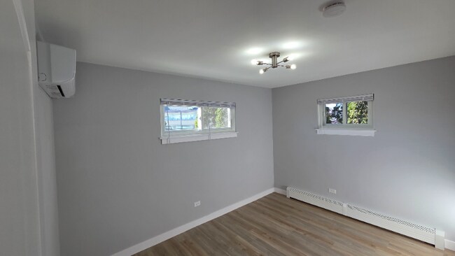 Building Photo - 8023 W Churchill Ave