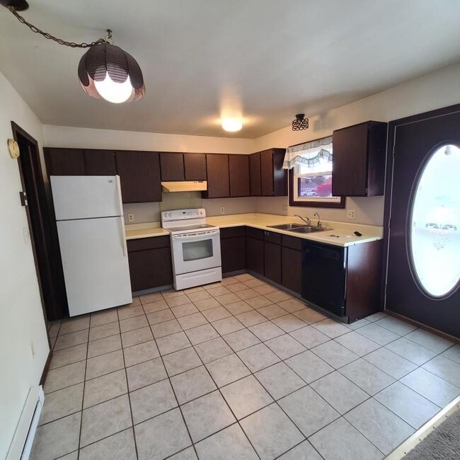 Building Photo - 912 East Ave