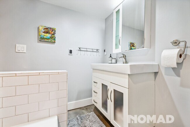 Building Photo - Charming Furnished Basement Unit in Regis – Northwest Denver
