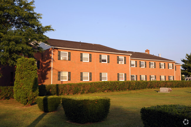 Building Photo - Laurel Court Apartments