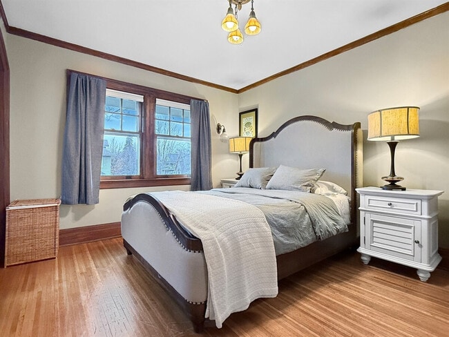 Building Photo - 410 Wellington Ave