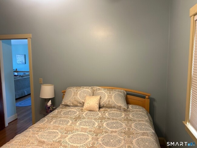 Building Photo - 332 Shore Dr