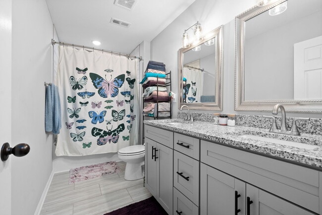 Building Photo - 418 Oak St