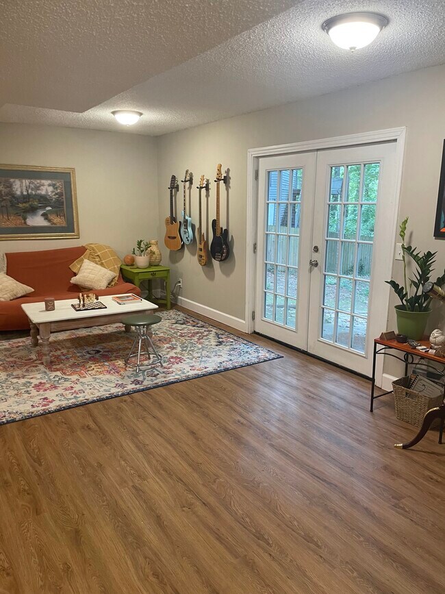 Building Photo - 1543 Hillhaven Dr