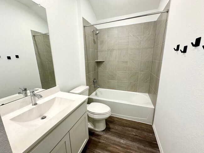 Building Photo - 4985 Almond Ter Dr