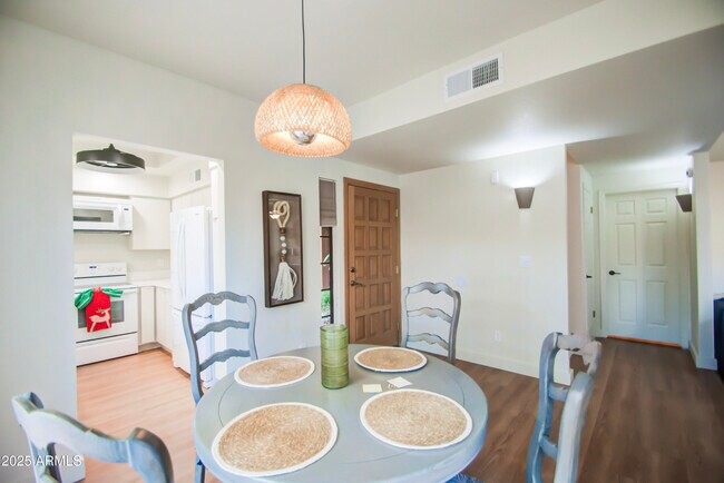 Building Photo - 5640 E Bell Rd