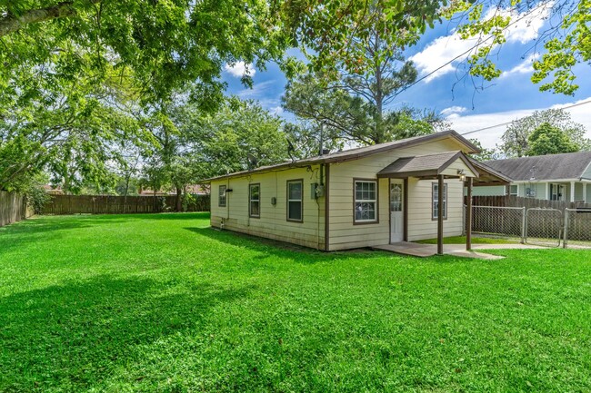 Primary Photo - Cute! Cute! Cute! 2 Bedroom 1 Bath Home wi...