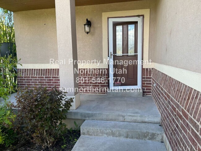 Building Photo - Stunning 4 Bedroom House in Layton Coming ...