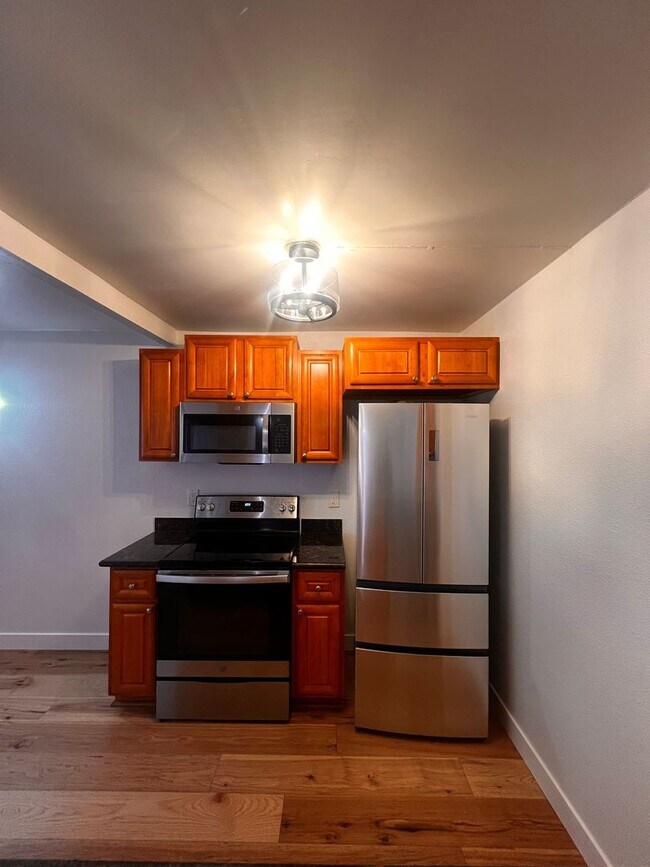 Building Photo - 2 bedroom 2 bath in Concord